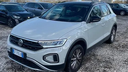 Usata VW T-Roc Life 110 CV (80 kW) 2024 Beige SUV