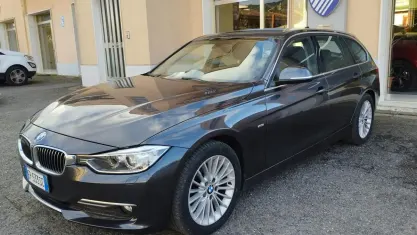 Usata BMW 318 Luxury Line 143 CV (105 kW) 2013 Grigio Station wagon