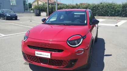 Begagnad Fiat 600E Red 114 kW (156 HK) 2024 Röd Sedan