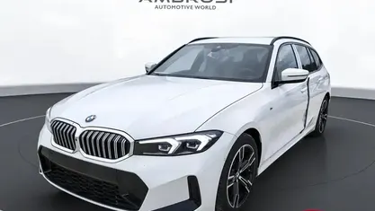 Nuova BMW 320 M Sport 190 CV (139 kW) 2025 Alpin white pastello Station wagon