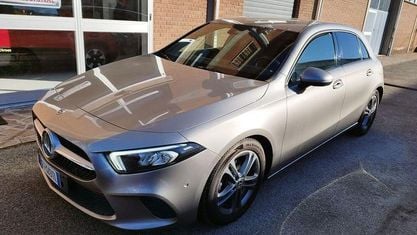 Begagnad Mercedes A180 Premium 116 HK (85 kW) 2019 Grå Halvkombi