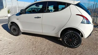 Usata Lancia Ypsilon Gold 85 CV (62 kW) 2015 Utilitaria