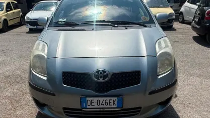 Usata Toyota Yaris Sol 69 CV (50 kW) 2006 Grigio Berlina