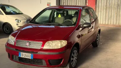 Usata Fiat Punto Active 60 CV (44 kW) 2010 Rosso Utilitaria