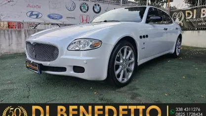 Begagnad Maserati Quattroporte GT 400 HK (294 kW) 2005 Svart Sedan