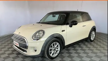 Begagnad Mini ONE 102 HK (75 kW) 2016 Vit Halvkombi