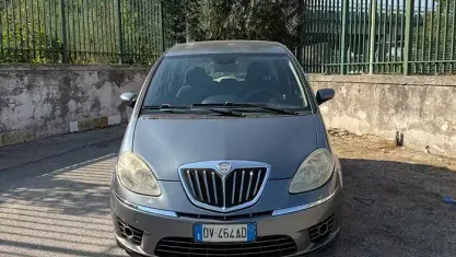 Usata Lancia Musa 90 CV (66 kW) 2008 Grigio Monovolume