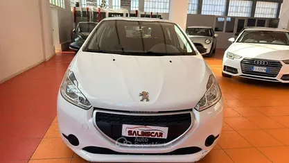Usata Peugeot 208 68 CV (50 kW) 2014 Utilitaria