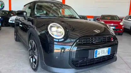 Usata Mini Cooper S Favoured 204 CV (150 kW) 2024 Nero Utilitaria