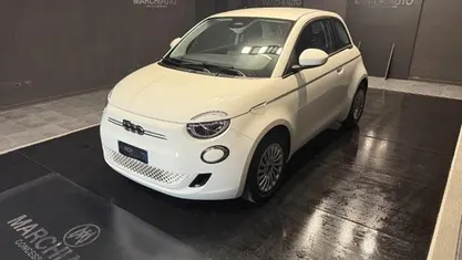 Bianco Usata 2024 Fiat 500e Tre volumi | 17.900 € (Buon prezzo)