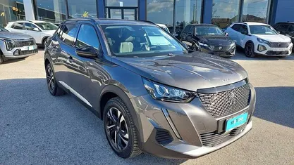 Grigio Usata 2022 Peugeot 2008 Allure SUV | 18.900 € (Buon prezzo)