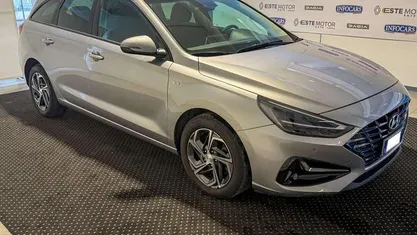 Usata Hyundai i30 Prime 120 CV (88 kW) 2023 Argento metallizzato Station wagon