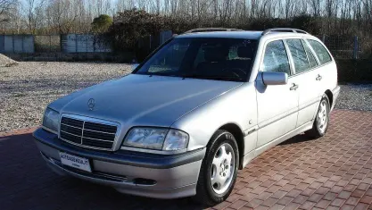 Usata Mercedes C220 Elegance 125 CV (91 kW) 2001 Grigio metallizzato Station wagon