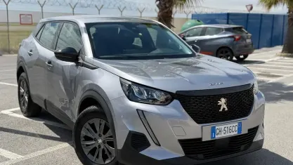 Gebraucht Peugeot 2008 Allure 110 PS (80 kW) 2022 Grau SUV