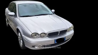 Usata Jaguar X-type 230 CV (169 kW) 2002 Grigio Berlina