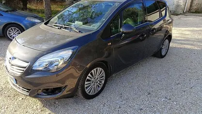 Usata Opel Meriva 110 CV (80 kW) 2014 Gray Monovolume