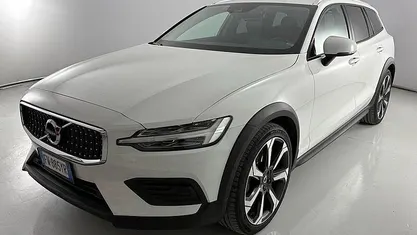 Usata Volvo V60 CC Business Edition 190 CV (139 kW) 2019 Bianco Station wagon
