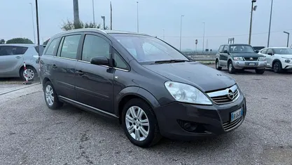 Usata Opel Zafira Cosmo 94 CV (69 kW) 2008 Monovolume