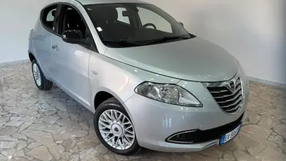 Usata Lancia Ypsilon 84 CV (61 kW) 2014 Grigio Utilitaria