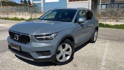 Usado Volvo XC40 Momentum 163 CV (119 kW) 2022 Gris SUV