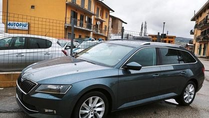 Usado Skoda Superb Executive 150 CV (110 kW) 2023 Gris Berlina