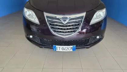 Usata Lancia Ypsilon Gold 85 CV (62 kW) 2013 Viola Utilitaria