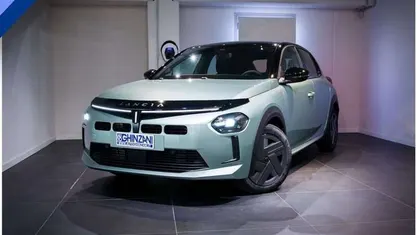 Usata Lancia Ypsilon 110 CV (80 kW) 2024 Verde giada / tetto nero Utilitaria