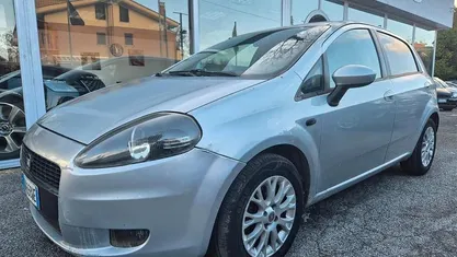 Usata Fiat Grande Punto Dynamic 75 CV (55 kW) 2009 Grigio Utilitaria