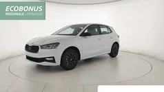 Bianco luna metallizzato Nuova 2025 Skoda Fabia Tre volumi | 16.400 € (Super prezzo)