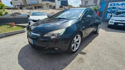 Usata Opel Astra GTC Cosmo 165 CV (121 kW) 2012 Nero Berlina