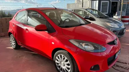 Usata Mazda 2 75 CV (55 kW) 2009 Rosso Utilitaria