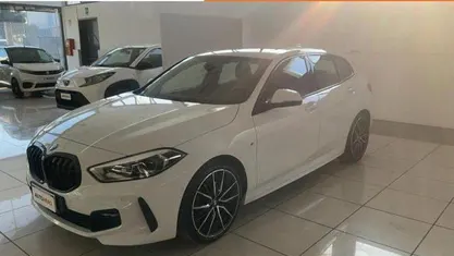 Bianco Usata 2021 BMW 118 M Sport Due volumi | 25.999 € (Buon prezzo)
