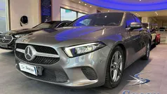 Gray Usata 2019 Mercedes A180 Tre volumi | 20.900 € (Buon prezzo)