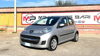 Usata Peugeot 107 68 CV (50 kW) 2011 Grigio Utilitaria