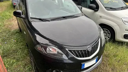Usata Lancia Ypsilon Gold 70 CV (51 kW) 2023 Nero Utilitaria