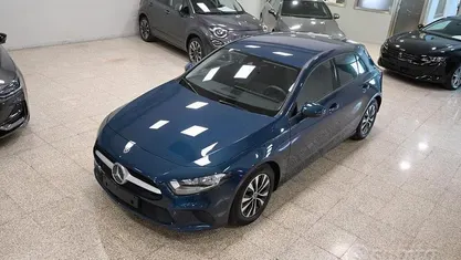 Usata Mercedes A180 Business 116 CV (85 kW) 2020 Blu Berlina