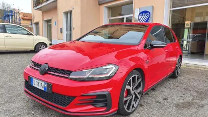 Używany VW Golf VII GTI 245 KM (180 kW) 2017 Czerwony Sedan/Limuzyna