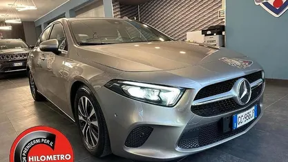 Usata Mercedes A180 Business 115 CV (84 kW) 2020 Grigio Berlina