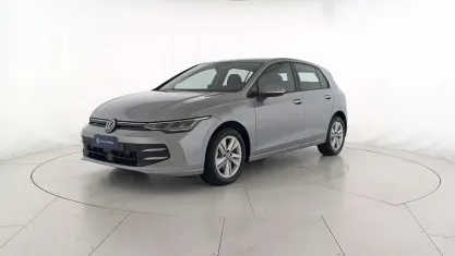Usata VW Golf VIII Life 116 CV (85 kW) 2025 Dolomite silver metallizzato Berlina