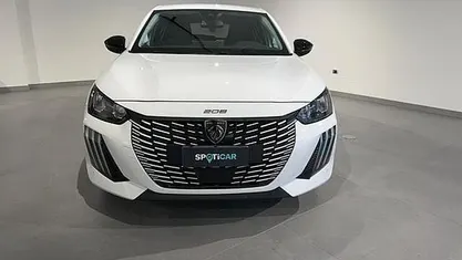 Usata Peugeot 208 Allure 101 CV (74 kW) 2025 Utilitaria