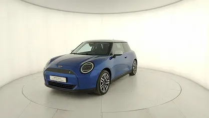 Usata Mini Cooper SE Favoured 64 kW (88 CV) 2024 Blu Utilitaria