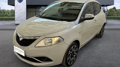 Usata Lancia Ypsilon Platinum 69 CV (50 kW) 2020 Grigio Utilitaria