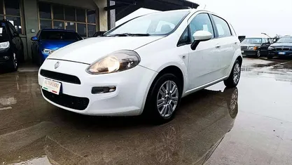Usata Fiat Punto Easy 69 CV (50 kW) 2013 Bianco Berlina