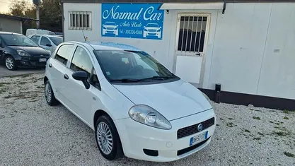 Usata Fiat Grande Punto Active 75 CV (55 kW) 2007 Bianco Utilitaria