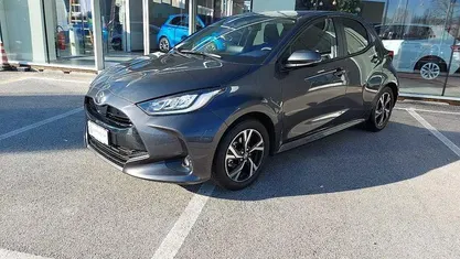 Grigio Usata 2025 Toyota Yaris Hybrid Trend Due volumi | 19.600 € (Ottimo prezzo)