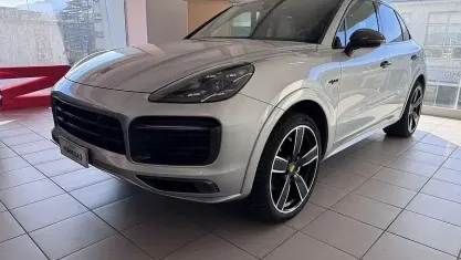 Usata Porsche Cayenne 462 CV (339 kW) 2021 Grigio SUV