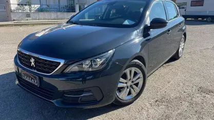 Usata Peugeot 308 Active 102 CV (75 kW) 2020 Nero Berlina
