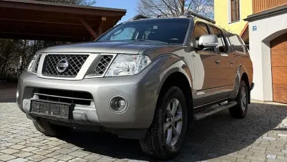 Usata Nissan Navara 190 CV (139 kW) 2015 Grigio Pick-up