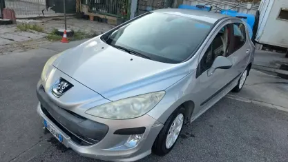 Usata Peugeot 308 131 CV (96 kW) 2010 Argento Berlina