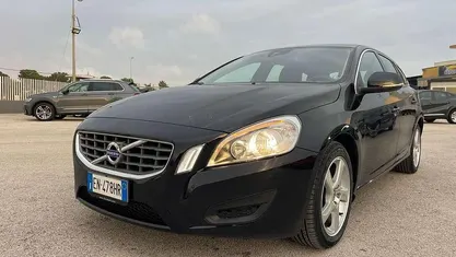 Nero Usata 2013 Volvo V60 Momentum Station wagon | 9800 € (Buon prezzo)